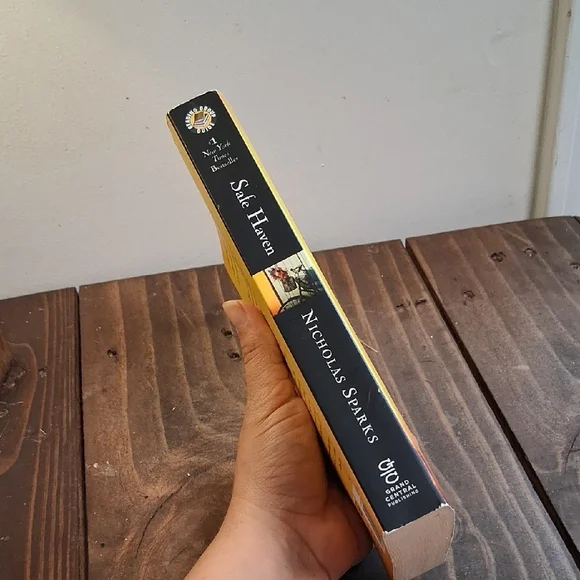 Safe Haven By Nickolas Sparks - Picture 3 of 3